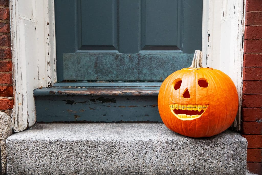 Keeping Teeth Healthy in Halloween